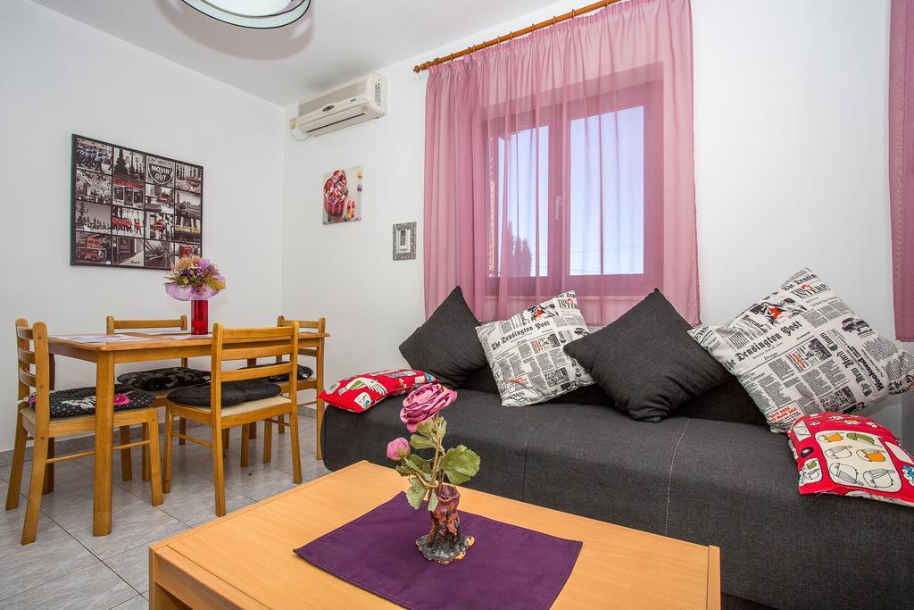 Olivista Croatia Apartments Njivice Exterior photo